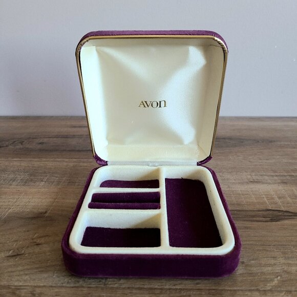 Avon purple velvet jewelry box. - Picture 1 of 8